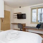 La Cote 26 - Restored Saxon Style House In The Old Town With Jacuzzi And Private Parking Brassó