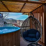 La Cote 26 - Restored Saxon Style House In The Old Town With Jacuzzi And Private Parking