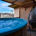 La Cote 26 - Restored Saxon Style House In The Old Town With Jacuzzi And Private Parking