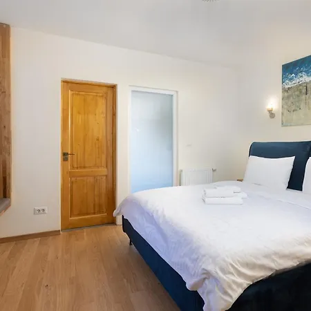 La Cote 26 - Restored Saxon Style House In The Old Town With Jacuzzi And Private Parking