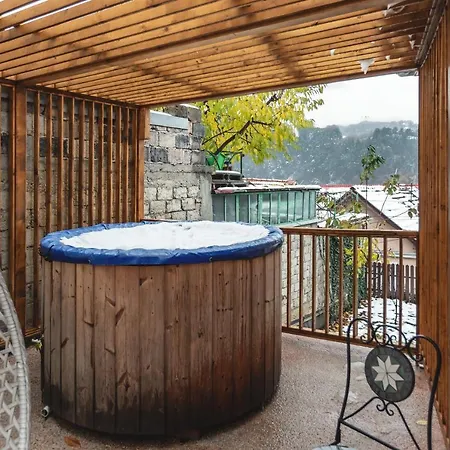 La Cote 26 - Restored Saxon Style House In The Old Town With Jacuzzi And Private Parking