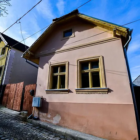 La Cote 26 - Restored Saxon Style House In The Old Town With Jacuzzi And Private Parking