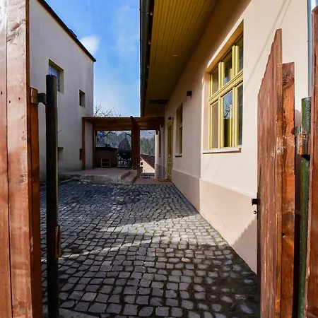 La Cote 26 - Restored Saxon Style House In The Old Town With Jacuzzi And Private Parking * Brassó