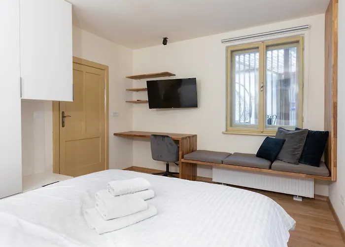 La Cote 26 - Restored Saxon Style House In The Old Town With Jacuzzi And Private Parking Brasov