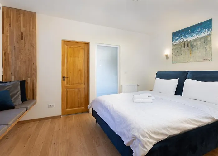 La Cote 26 - Restored Saxon Style House In The Old Town With Jacuzzi And Private Parking