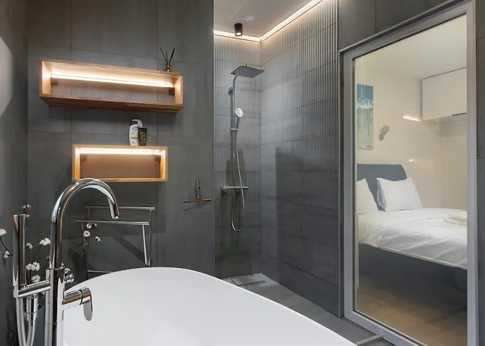 La Cote 26 - Restored Saxon Style House In The Old Town With Jacuzzi And Private Parking *