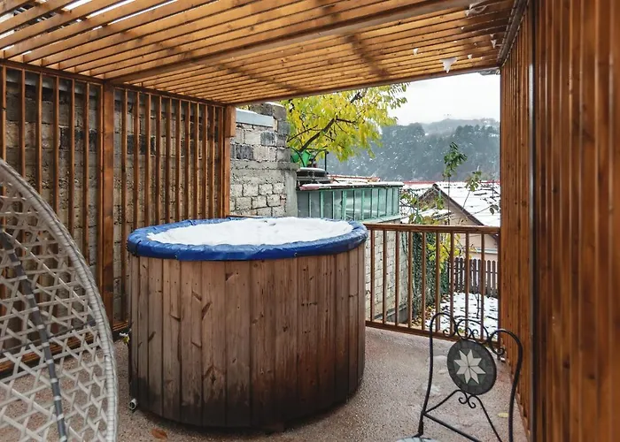 La Cote 26 - Restored Saxon Style House In The Old Town With Jacuzzi And Private Parking