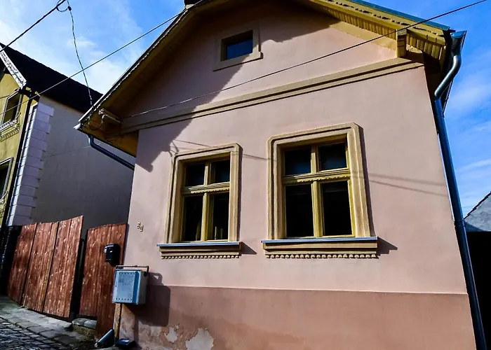 La Cote 26 - Restored Saxon Style House In The Old Town With Jacuzzi And Private Parking