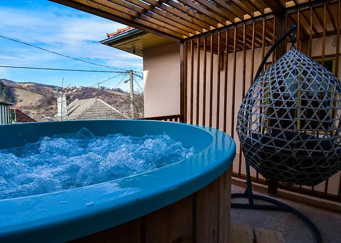 La Cote 26 - Restored Saxon Style House In The Old Town With Jacuzzi And Private Parking